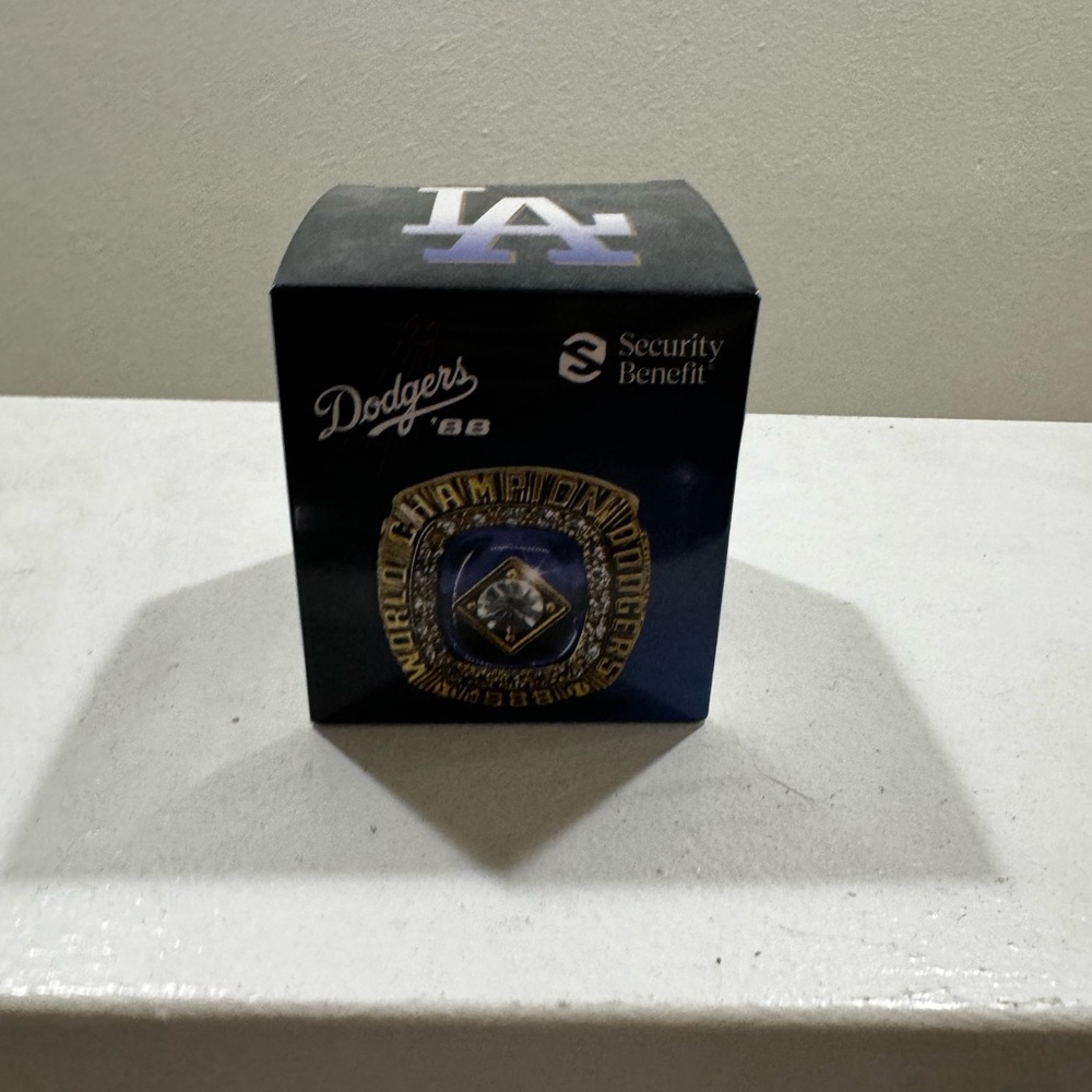 1988 Tommy Lasorda Replica Ring NIB Never Opened Dodgers